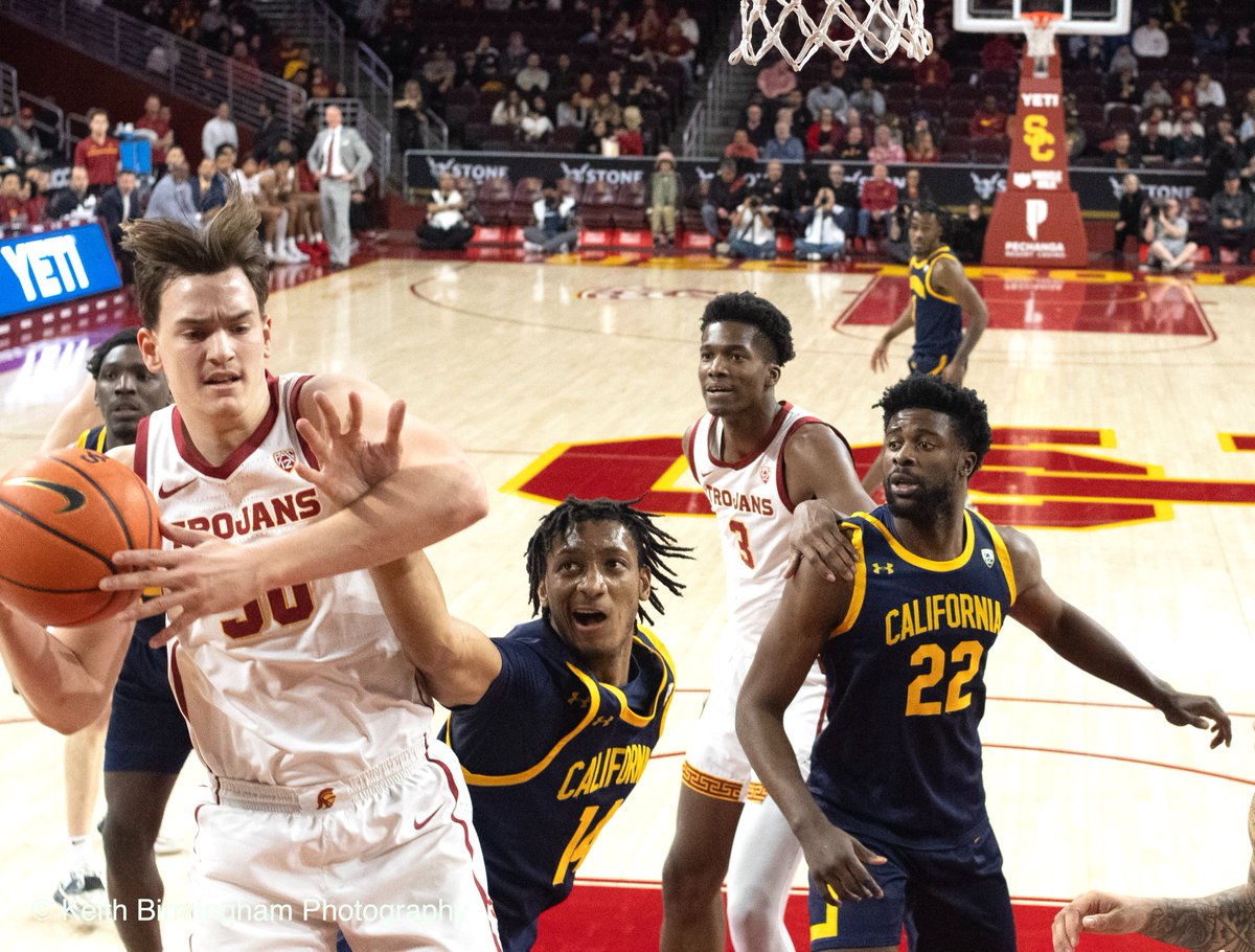 photowkb's tweet image. USC Trojans defeated the California Golden Bears 97-60 during a NCAA basketball game at the Galen Center in Los Angeles. @pac12 #pac12 @USC_Hoops @USC_Athletics #USC #calbears #basketball @InsideSoCalSpts @AdamGrosbard