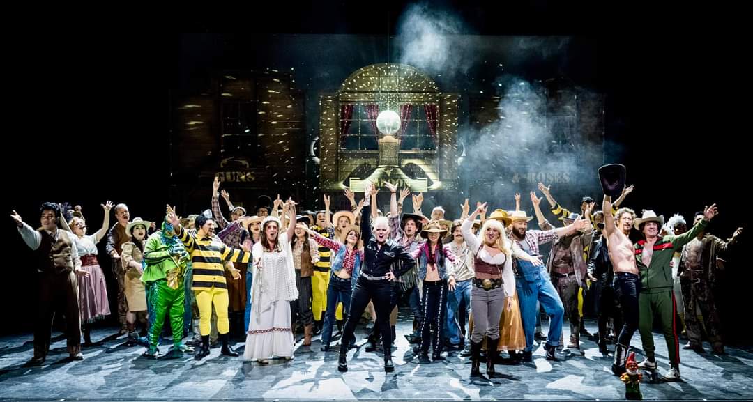 Hagen, we're ready for Bühnenball 2023 <a href="/theaterhagen/">theaterhagen</a>. Are YOU!?! Come on down, y'all!!!

An nur zwei Tagen verwandelt sich das ganze Theater in eine Goldmine. Seid dabei und driftet mit uns ab in den Wilden Westen! 🤠
#theaterhagen

Foto: Leszek Januszewski