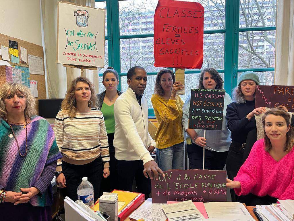 Bravo aux parents de plusieurs écoles du 20e qui occupent ce matin le bureau de la direction de leur école contre les fermetures de classes : ils veulent casser nos écoles, casser nos retraites, mais on ne les laissera pas faire !