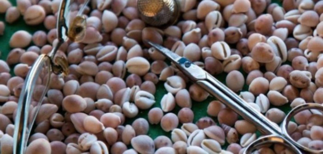 loxamar's tweet photo. O noso proceso de selección e creación é totalmente artesanal feito con moita delicadeza e agarimo para crear pezas únicas. 
#feitoaman #Galicia #praias #galiciacalidade https://t.co/D9yfnhS7g6
