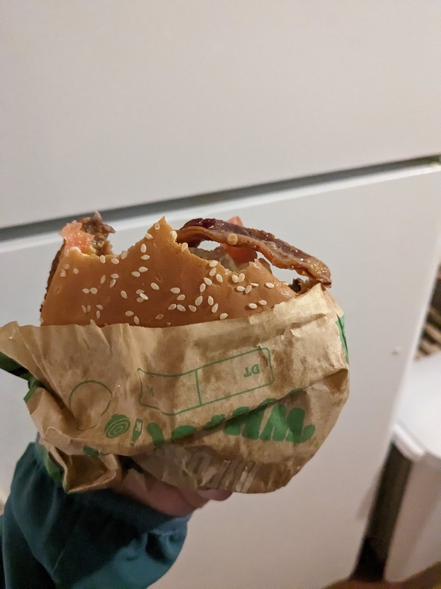 emiesays's tweet image. ayo not 2 full strips of bacon on my very first impossible whopper... :( @BurgerKing