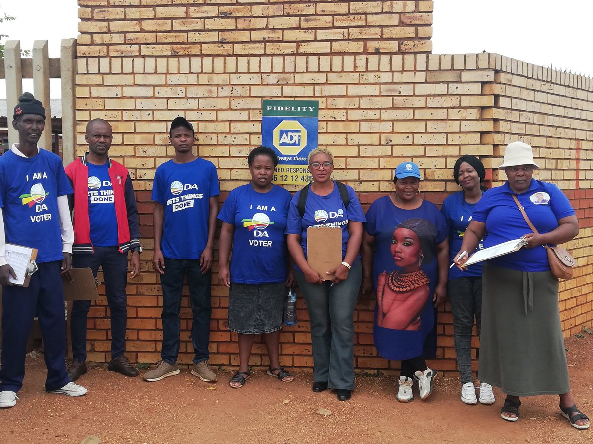 ShabalalaShabs's tweet photo. Ward 24 DA Emfuleni north Constituency membership drive and canvassing.
#Siyaqhuba https://t.co/sj4ccg4tOC