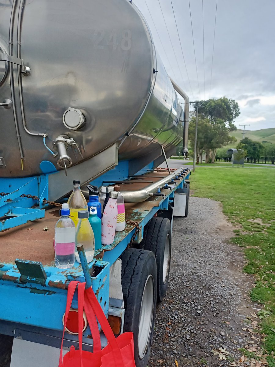Collecting drinking water from a bowser in town.

#CycloneGabriel #firstWorldProblems