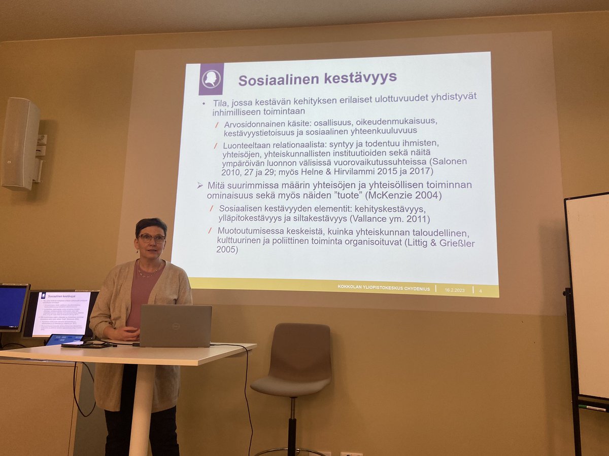 MariKattilakos2's tweet photo. Tänään jatkuu #sttp2023 ja työryhmämme ”Aluelähtöisen sosiaalityön tilat, paikat ja mahdollisuudet” @NRantamaki @PekkaKarjalain1 @Minnakivipelto Eilen aiheina mm. asumiseen liittyvä huono-osaisuus ja #sosiaalinenkestävyys. Tänään mm. koulun #sosiaalityö kylillä ja kaupungissa. https://t.co/wzKco7ctM3