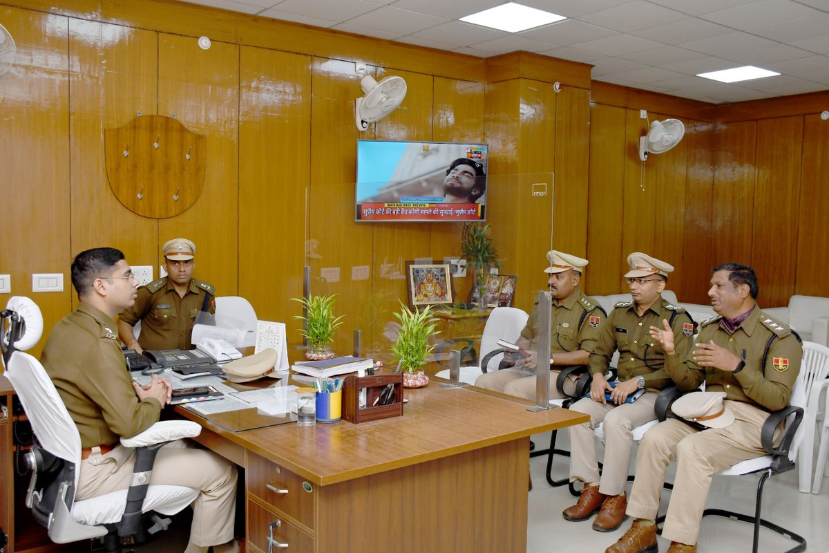 SPsawaimadhopur's tweet photo. आज दिनांक 17/02/2023 को श्री हर्षवर्धन अगरवाला IPS द्वारा जिला पुलिस अधीक्षक, सवाई माधोपुर का पदभार ग्रहण किया। @PoliceRajasthan @IgpBharatpur @dmsawaimadhopur https://t.co/Fq3eDCeR6n