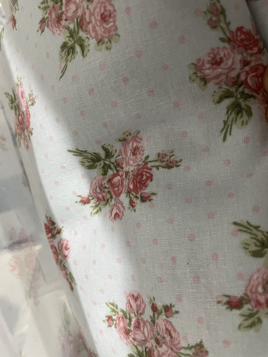 옷장계정 오픈 기념 겸 원단이 너무 많이 남아서 여는 이벤트

🦦RT+팔로우 1분께 보닛 드레스를 제작해서 보내드립니다.🦦

원단은 4번째 사진 원단입니다.