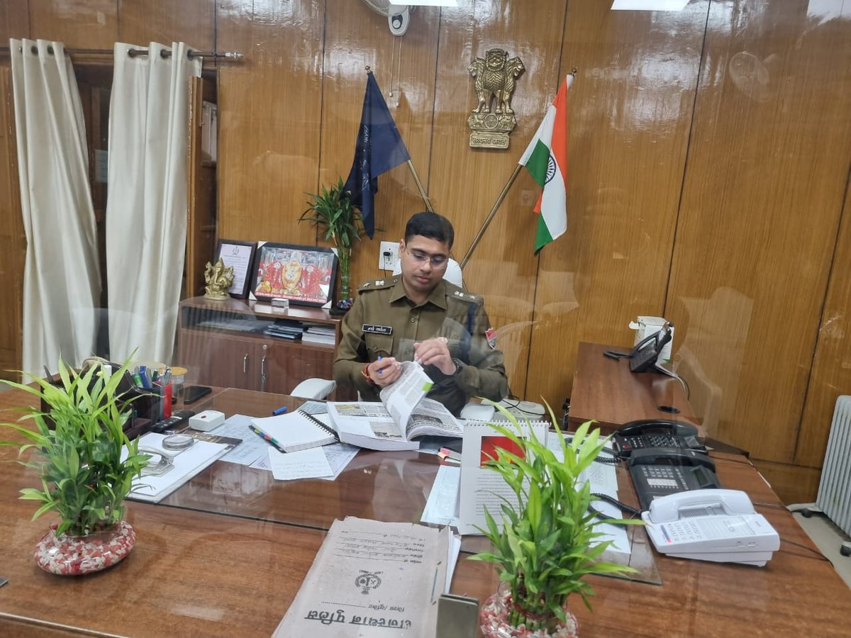 SPsawaimadhopur's tweet photo. आज दिनांक 17/02/2023 को श्री हर्षवर्धन अगरवाला IPS द्वारा जिला पुलिस अधीक्षक, सवाई माधोपुर का पदभार ग्रहण किया। @PoliceRajasthan @IgpBharatpur @dmsawaimadhopur https://t.co/Fq3eDCeR6n