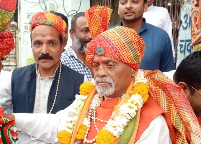 ashwin_shastri's tweet photo. #विकास_यात्रा 
उज्जैन उत्तर विधायक श्री पारस जैन 
 पूर्व विधायक महंत राजेन्द्र जी भारती,
 उज्जैन नगर निगम महापौर मुकेश जी टटवाल
के साथ चलो भारतीय जनता पार्टी की विकास राह पर, https://t.co/Olz7KXLSUb