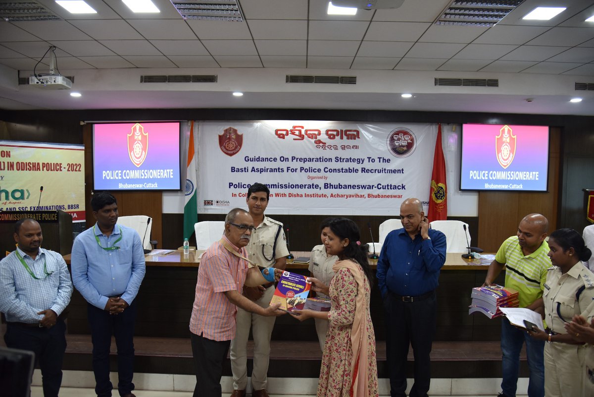 bastikuchala's tweet photo. “Education is the passport to the future, for tomorrow belongs to those who prepare for it today".
Guidance on preparation strategy was provided to Basti aspirants for recruitment in Police Constables by Commissionerate Police in collaboration with Disha Institute, Bhubaneswar. https://t.co/gJpWuBUhtU