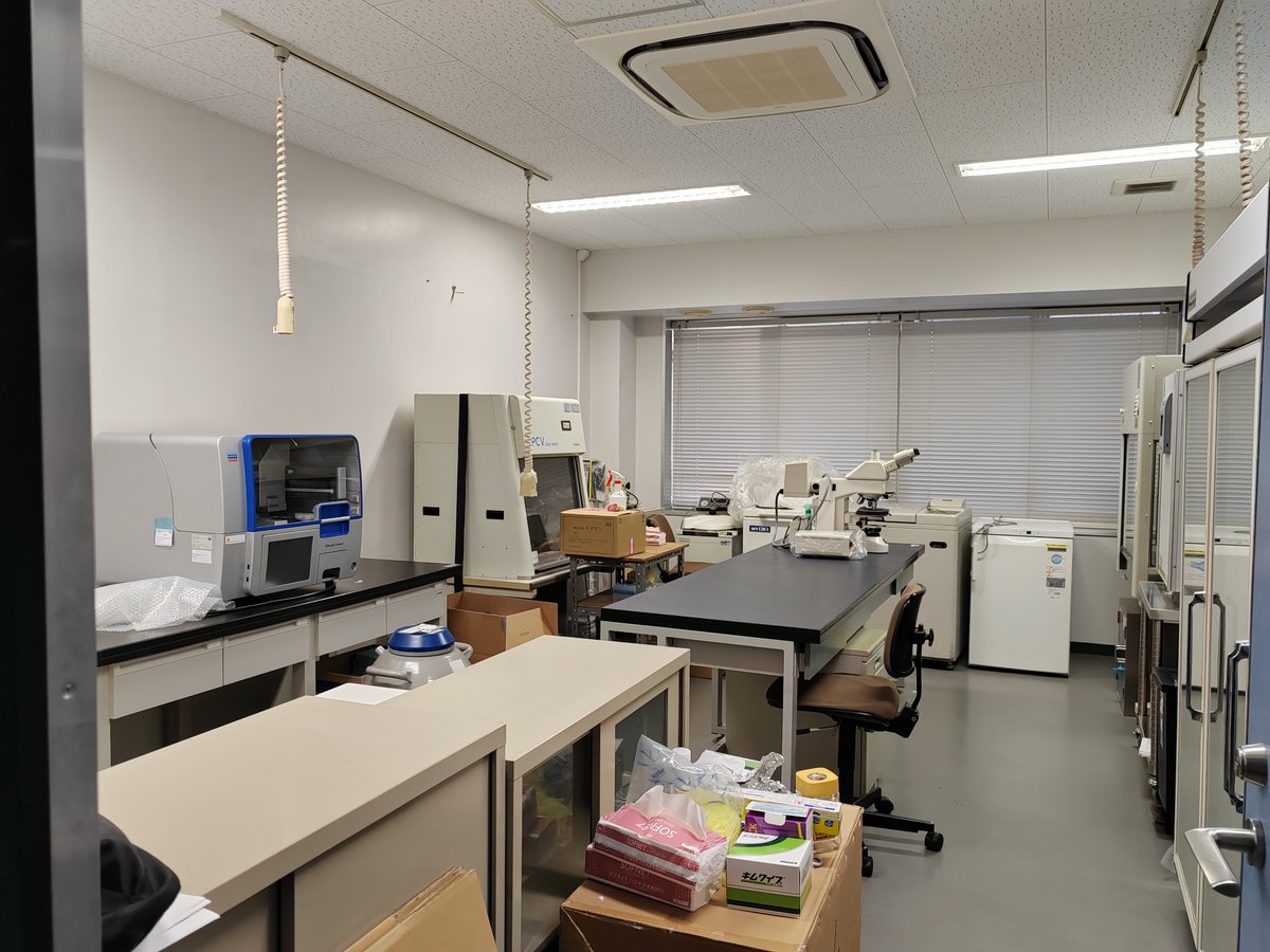 NagoyaunivA's tweet photo. Very happy to see many members of the team strongly active to *build* the lab 😁 We are nearly fully equipped now to get the platform running 👍 You will see @swagathag leading the work 👏 https://t.co/7IB5djPn62