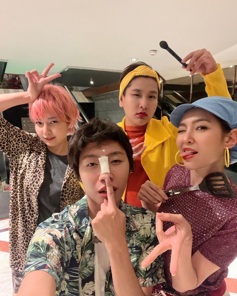 Bella_pantip's tweet photo. พวกเราคือ “ตุ๊ดซี่ เดอะ ก๊อปปี้” 😂💋🔥แต่งทั้งที่ต้องเอาให้เต็มที่!!! แก๊งค์พวกเรามันเจ๋ง @gdh559 #20yearsofmemories
Cr. ployyyyy 
#เบลล่าราณี #bellacampen https://t.co/e8WokKqBRe