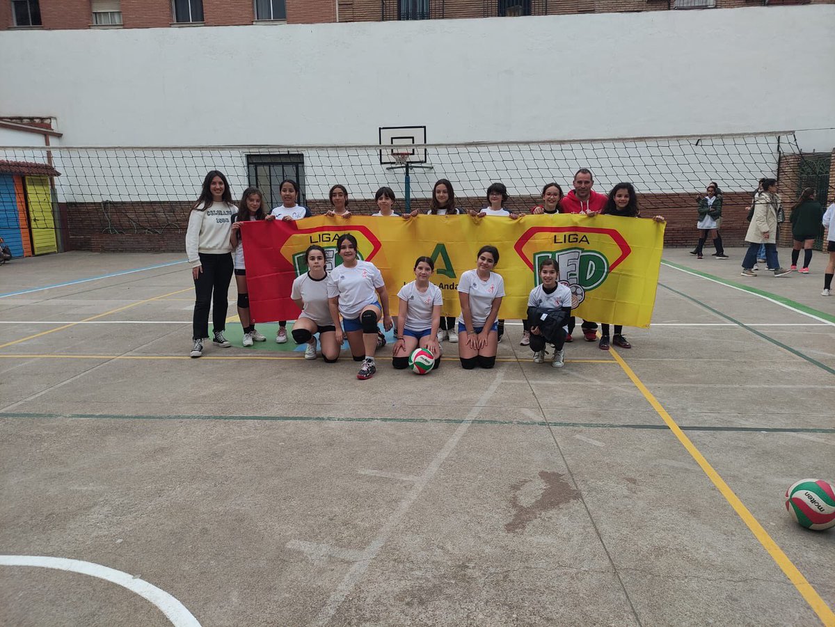 Dcvb_FAVB's tweet photo. Magnífica tarde de voleibol en el colegio Divina Pastora con la participación del colegio El Encinar y el colegio Almedina. II CONCENTRACIÓN DE LA LIGA LED CÓRDOBA 2023 @FAVB_ @DeporteAND #VOLEYLED2023 https://t.co/jijYXJOMrD
