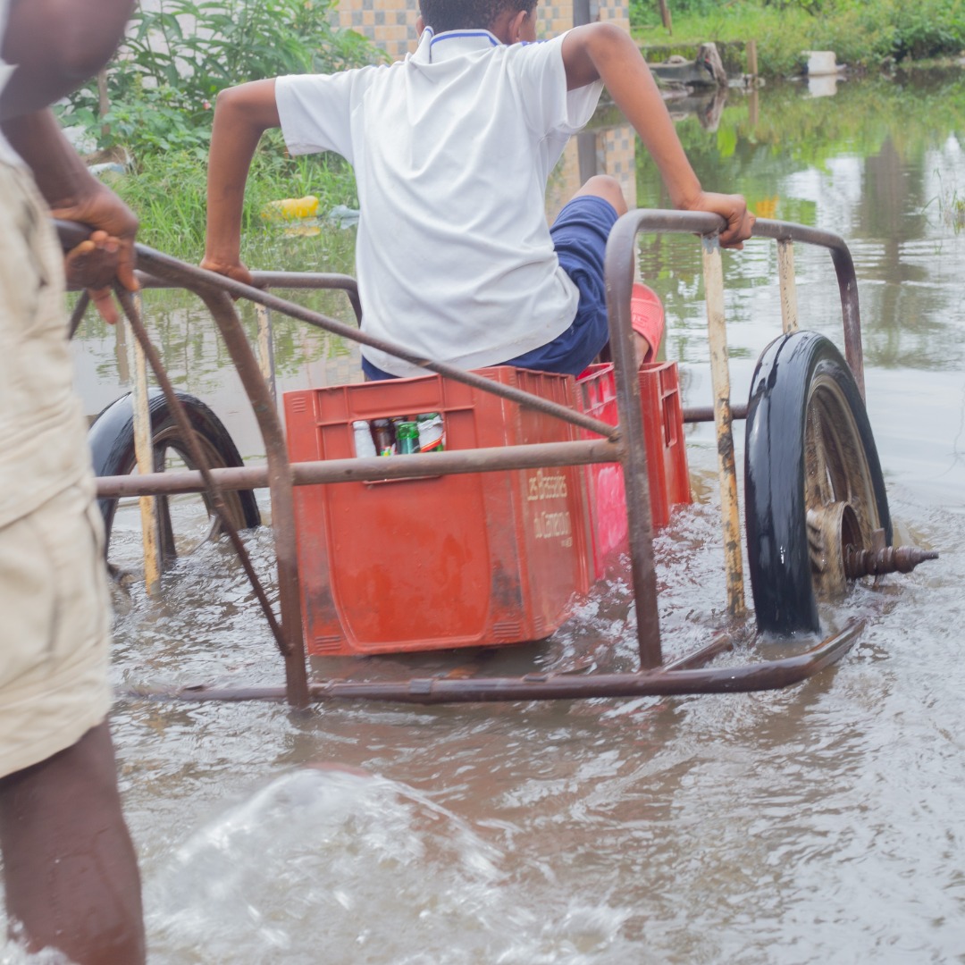Operateurdevelp's tweet photo. Douala 🇨🇲, zéro obstacles pour falla le 🍻🍺 

#Cameroun https://t.co/oWLsZmnRzF