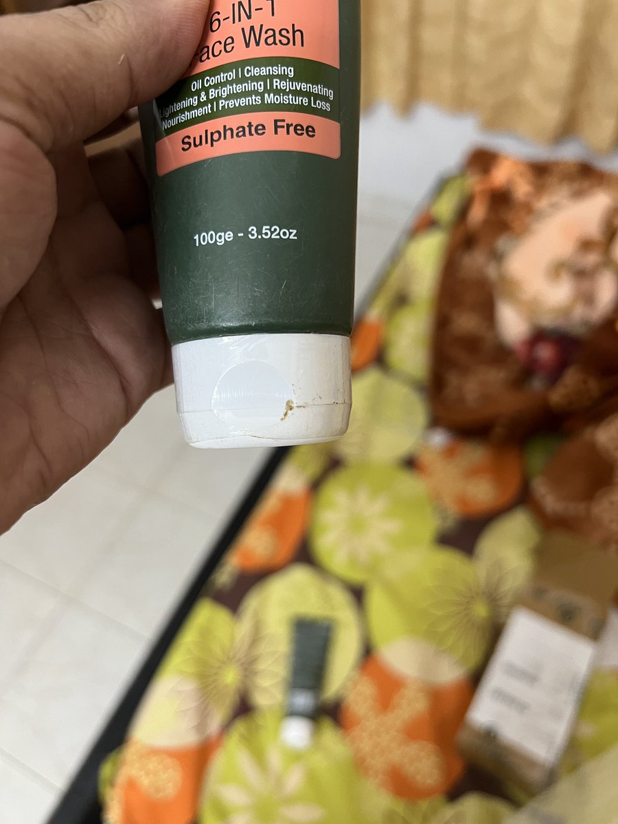 Sherinpr8's tweet photo. @OH_IND Mr rahul you should treat customers not lile this sending dirty and not usable product https://t.co/e8qpWG4QBt
