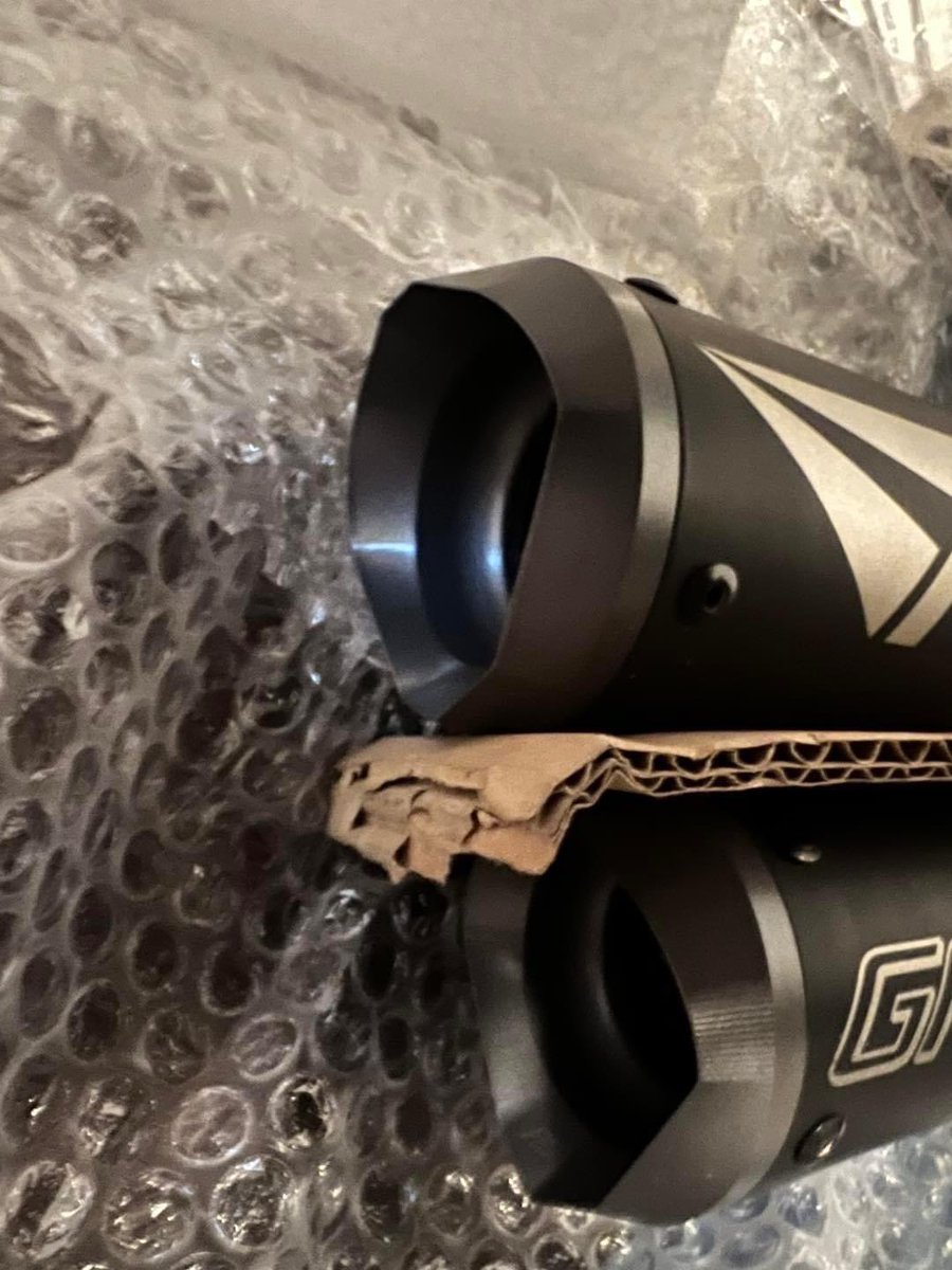 SuperbikeParts's tweet photo. トライアンフ Speed triple用車検対応Slip-onです。
Twin GP1RSが格好いいですね。
#AustinRacing #オースティンレーシング #austinracingjapan #SuperbikePartsShop #バイク好きと繋がりたい #バイク好きな人と繋がりたい #triumph #speedtriple #トライアンフ https://t.co/xrmvgRQDyg