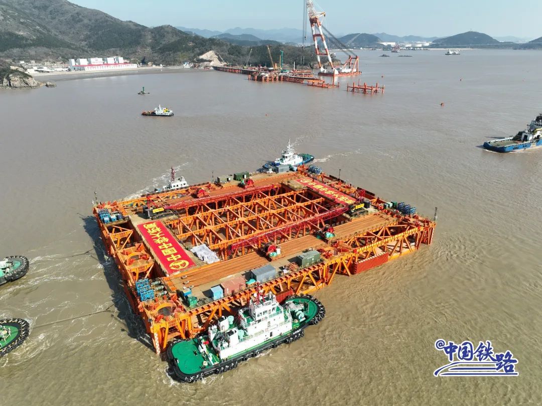 The foundation construction work of the sea-crossing Xihoumen