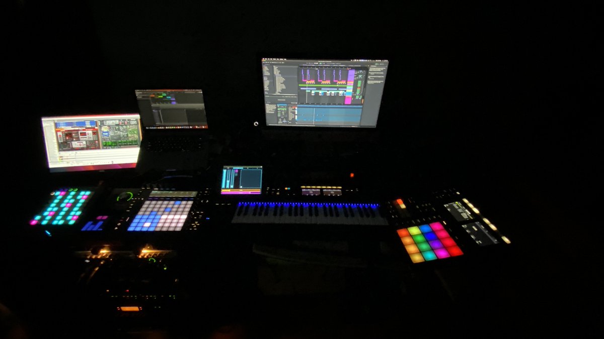 BreakheartRes's tweet photo. @Bitwig @djzinc in the dungeon https://t.co/TyUG4vY2cX