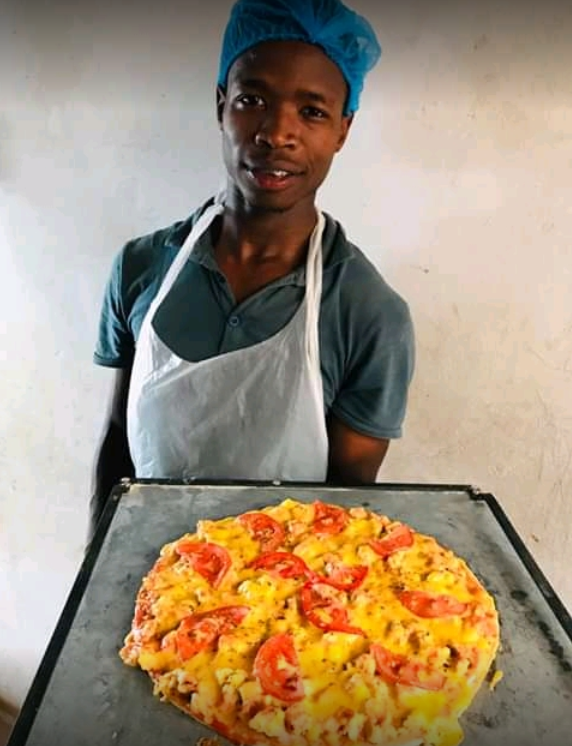 KasiEconomy's tweet photo. The Pizza Guy

📍 Umlazi Township https://t.co/YUvxZ5Tyoi