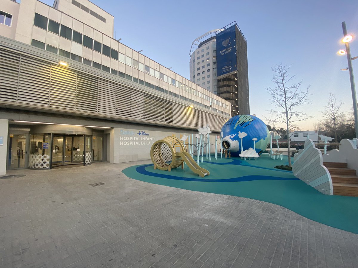 Atenció!!! Nens i nenes de l’Hospital Infantil de <a href="/vallhebron/">Vall d'Hebron</a> ! Per fi tenim el nou parc infantil a punt!  Ja podeu venir a jugar-hi!! Qui vol mirar què hi ha al nucli de la Terra?