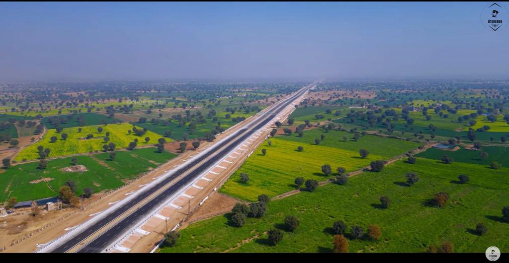 cid5757's tweet image. “ગતિશીલ ગુજરાત, ગતિશીલ ભારત”

વિકાસના વાહક સમા અમૃત સર - જામનગર એક્સપ્રેસ વેની ભવ્ય તસવીરો. 

#NayaBharat #PragatiPath #VikasPath