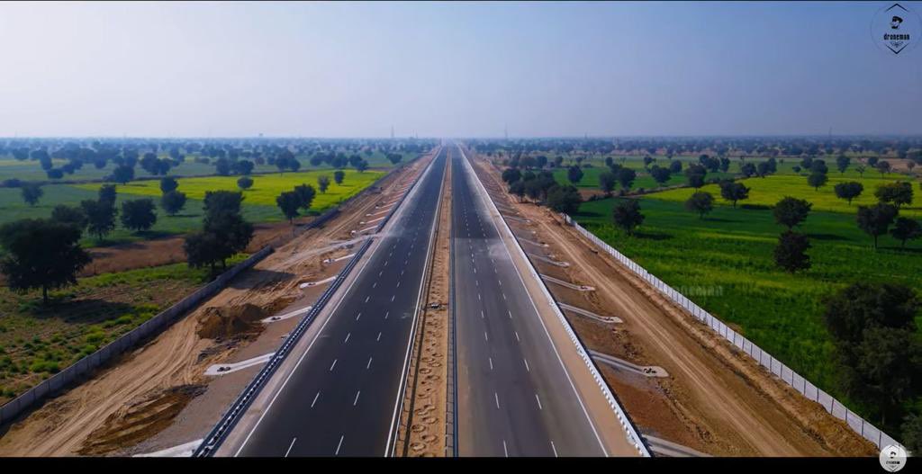 cid5757's tweet image. “ગતિશીલ ગુજરાત, ગતિશીલ ભારત”

વિકાસના વાહક સમા અમૃત સર - જામનગર એક્સપ્રેસ વેની ભવ્ય તસવીરો. 

#NayaBharat #PragatiPath #VikasPath