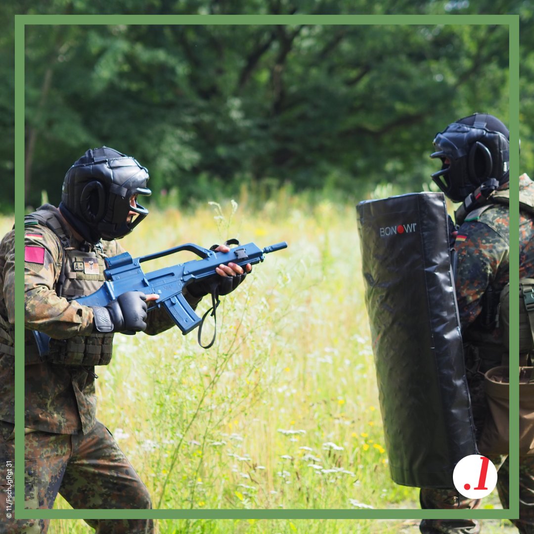 loyalmagazin's tweet photo. Die Bundeswehr hat ihren #Nahkampf 🥊 neu ausgerichtet. Jeder Soldat soll dazu befähigt werden. Was heißt das für die #Reserve? Ein Blick auf die Ausbildung der 11./FschJgRgt 31. (📸: 11. Kompanie) 👇
https://t.co/1KEi5uhD3Z
@bundeswehrInfo @Deutsches_Heer @DieReserve https://t.co/SPCUNKP9TR