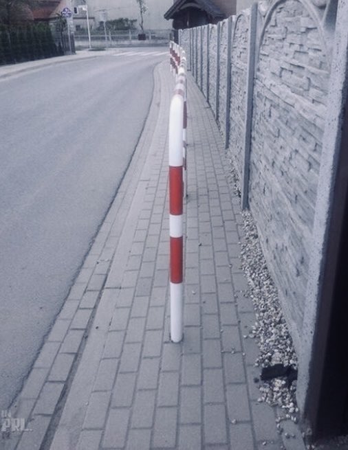 Vielleicht könnte man das noch weiter verbessern und auf diesem Gehsteig einen mittig platzierten Radweg aufmalen.