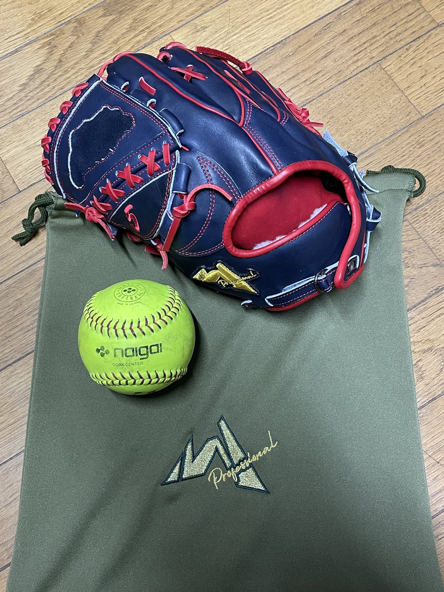 No21Sharcys's tweet image. 朋也のグラブが完成しました。
めちゃくちゃいいです！
しっかり投げろぉ〜

#男子ソフトボール
#TwoWayPlayer
#東京のグラブを応援したい
#埼玉県
#No5
#これで頑張れ