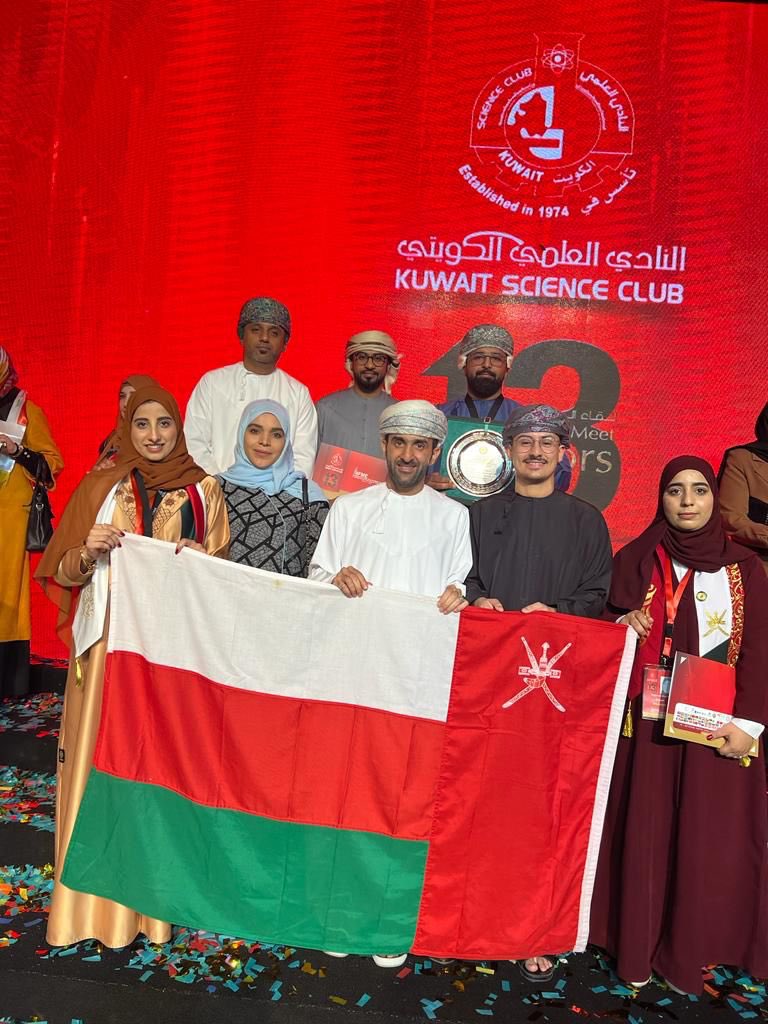 ويستمر العطاء هكذا يدون شباب عمان أحرف من ذهب في المعرض الدولي للاختراعات في الشرق الأوسط المقام في دولة الكويت,الاتحاد العماني للمخترعين يهنئ محمد البلوشي والهيثم الكلباني حصولهم على الذهبية في مشروع إذابة النفط الخام الشمعي والفضية ل بلقيس الحوسنية و هاجر الشعيرية وسالم الكعبي