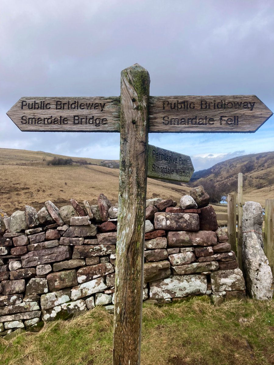 Northlakesuk's tweet photo. It’s #fingerpostfriday again so here’s one from this weeks midweek wander at Smardale @FingerpostFri #smardale https://t.co/sn2fXAoXYD