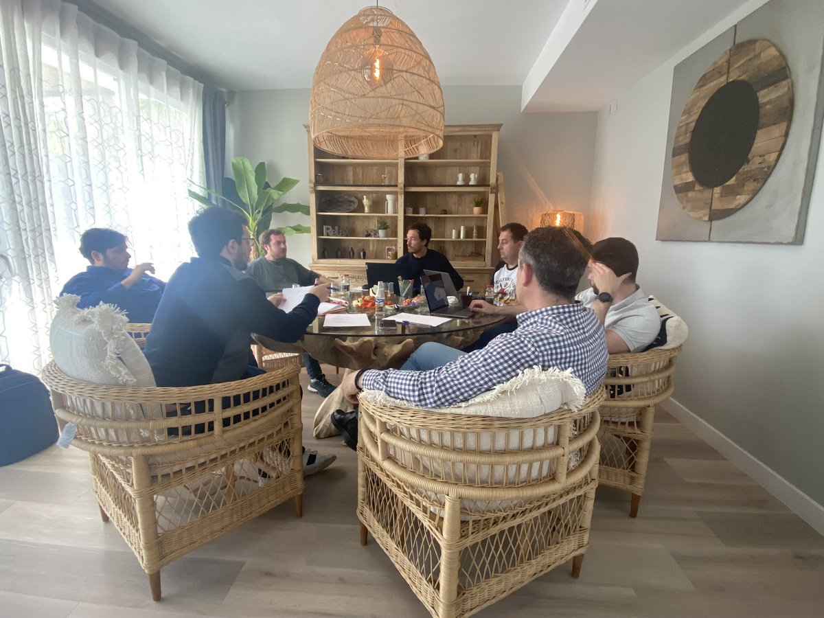 Lo importante que es reunirse con el equipo en presencial. Ayer sacamos la definición de los 32 componentes que deben estar asociados a cada línea de pedido para poder explotar y visualizar datos y optimizar márgenes vs ventas en 2023 y nos sobró tiempo para pasarlo genial.