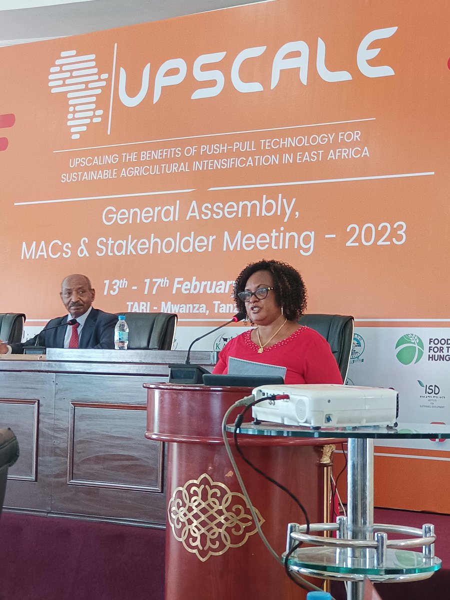 Gracey_arah's tweet photo. 'I have established a Pushpull demo plot next to my Agro store for farmers to learn' says
Jeanne Nyarugoya a farmer and agro-delear- AGRAH CARE ,Rwanda

#Day 2, UPSCALE Stakeholder Meeting,2023 https://t.co/HQGeRP5vDq