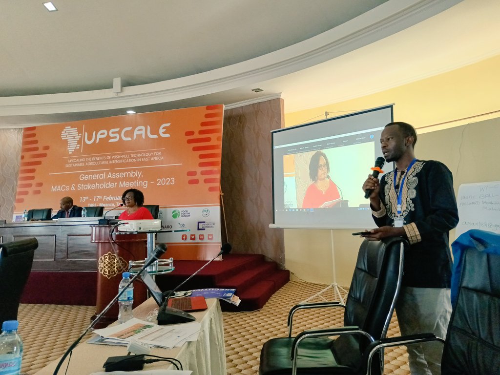 Gracey_arah's tweet photo. 'I have established a Pushpull demo plot next to my Agro store for farmers to learn' says
Jeanne Nyarugoya a farmer and agro-delear- AGRAH CARE ,Rwanda

#Day 2, UPSCALE Stakeholder Meeting,2023 https://t.co/HQGeRP5vDq