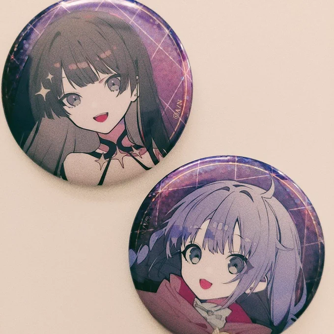 缶バ残ってたから2個だけ買ってきた〜!委員長とちーちゃん! 