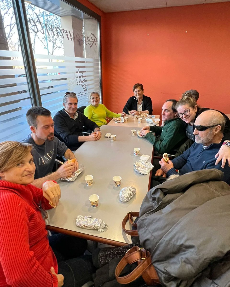 Ayer 16 de febrero hemos Celebración de Jueves Lardero.Esta actividad ha sido accesible gracias a la labor de nuestros/as guías intérpretes y voluntari@s. 
Gracias a la colaboración de ONCE Aragón.
#PersonasSordociegas  #GobiernodeAragon #fundaciononce #ayuntamientodezaragoza