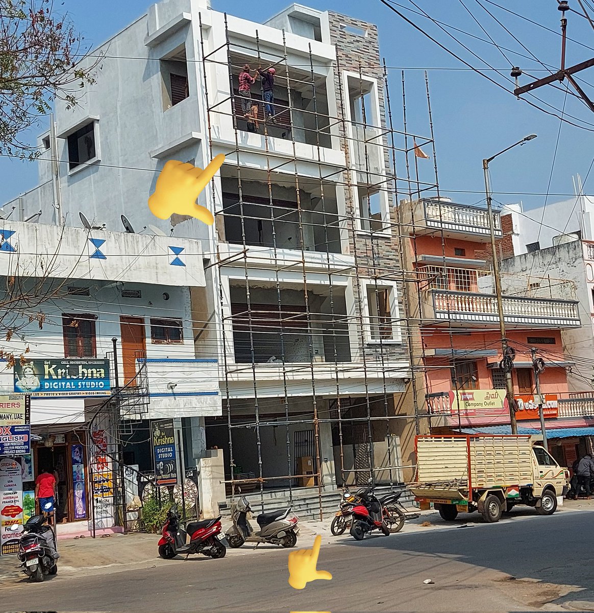 INDIA_JUSTICE5's tweet photo. @KTRBRS @kishanreddybjp @mansukhmandviya @nsitharaman To be frank in this illegal unauthorised commercial building see the parking space for 4floors, How vehicles get parked? They keep on roads which cause accidents,traffic inconvenience To citizens•Is This Their Confidence of Throwing money to Ghmc or threating? #KTRMustAnswer https://t.co/zpQeO6POm1