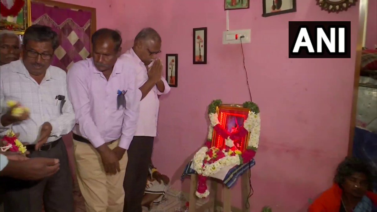 Krishnagiri, TN| Ex-Army men pay tribute to the deceased army man, who was alleg…