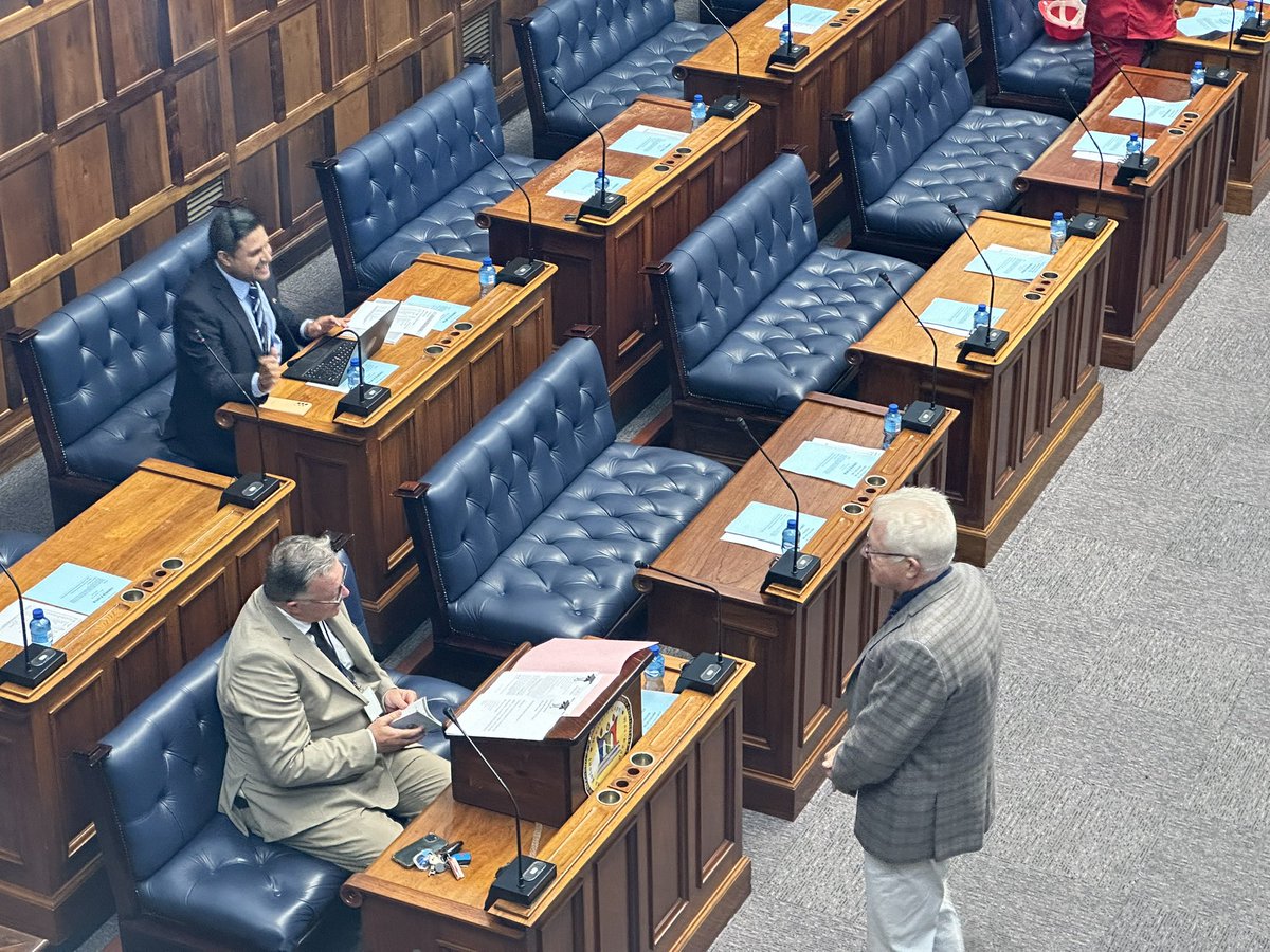 MarvinCharles_'s tweet photo. Western Cape premier @alanwinde having a chat with the ANC ahead of the #WCSOPA debate @News24 @TeamNews24 https://t.co/hWhvak4jk1