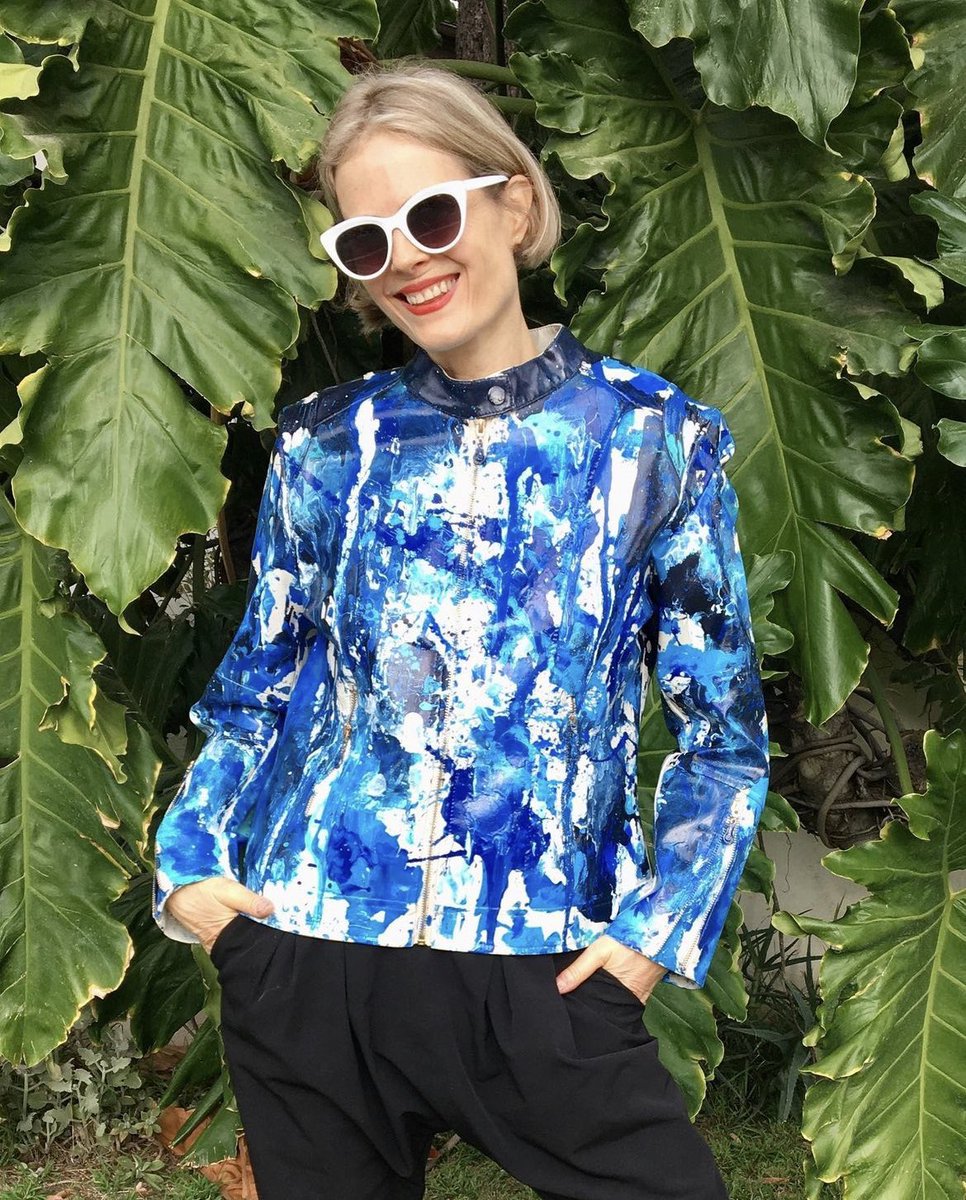 vanburkofficial's tweet photo. Love this jacket! I made it in several different colors for different clients personality. Open now to a next commission ! So hit me up, let's discuss about your colors personality! #wearyourtruecolors  #handpaintedjacket #abstractart https://t.co/kUGk5zGZEL https://t.co/AQ7poRN0xB