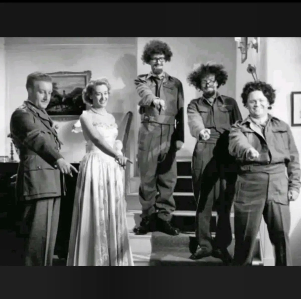 PeterFandom's tweet photo. Good Morning #Twitter
#DownAmongTheZMen #1952.
Dir. #MacleanRogers
Written. #JimmyGrafton & #FrancisCharles
Some film stills have the alternative title of 'Stand Easy'
#PeterSellers #HarrySecombe #SpikeMilligan #MichaelBentine #CaroleCarr #GrahamStark #AndrewTimothy #EuniceGayson https://t.co/1R65bx7GeZ