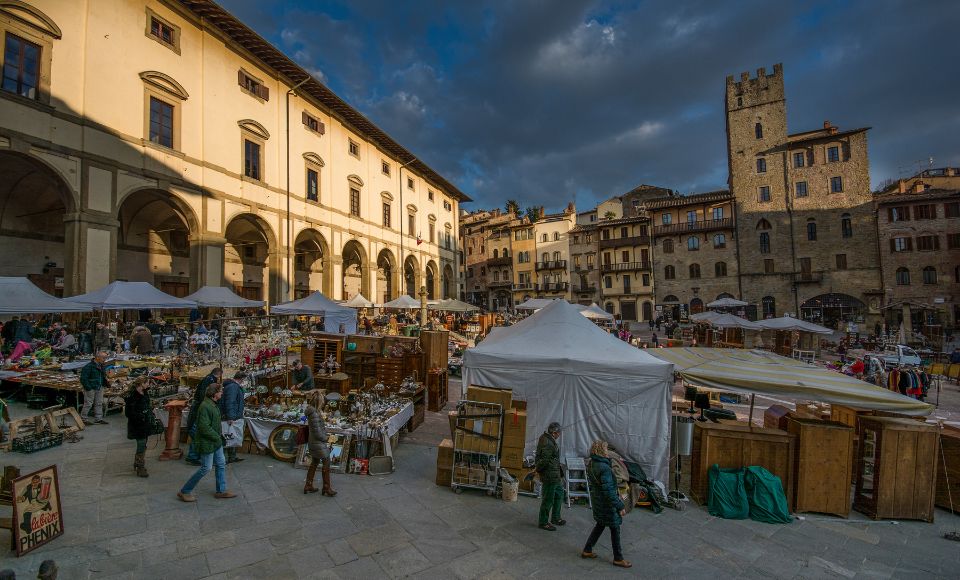 OP DE AGENDA: Antiekbeurs Arezzo  #dolcevia #italie #slowfood #slowtravel #italy #event blogsognoitaliano dolcevia.com/nl/italie-agen…