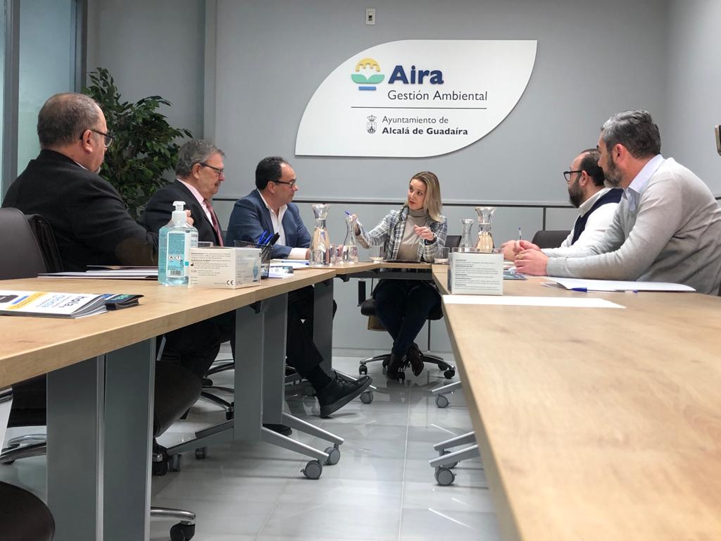 La empresa de limpieza <a href="/AiraGestion/">Aira Gestión Ambiental</a> <a href="/aytoguadaira/">Alcalá de Guadaíra</a>  pone en marcha un servicio de recogida de residuos puerta a puerta para comercios #alcaládeguadaíra

alcaladeguadaira.es/noticias/7316/…