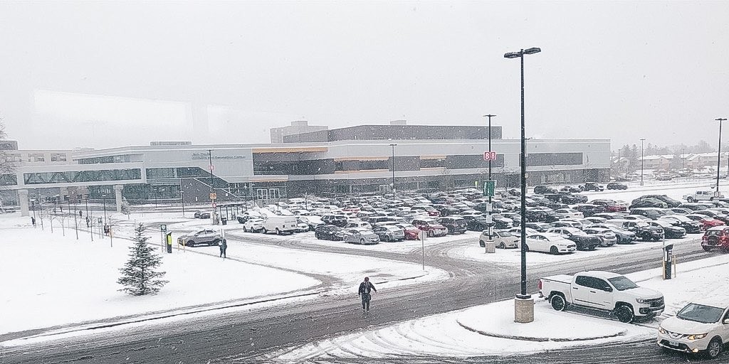 Be careful out there on the roads today!

During heavy snowfalls, our Parking Services team can be found helping drivers in the parking or you can call us directly at 613-727-4723 Ext. 7187.

Check out our winter Campus parking tips: ❄🅿🚗 ⬇
bit.ly/2V0xAcb