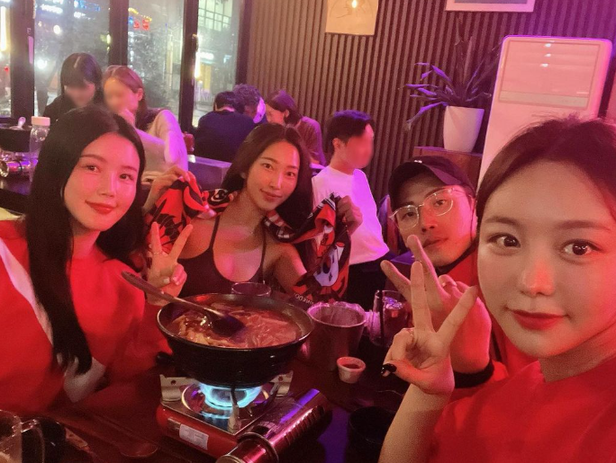 EllisBe06039441's tweet photo. 昨晚的群party玩的太嗨了，想要视频的点赞送！  https://t.co/6XIbqJZYz2