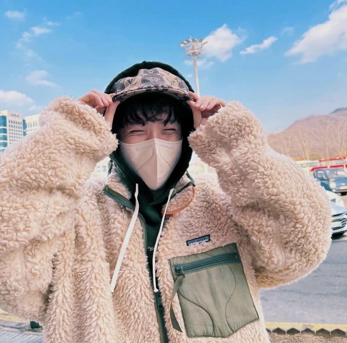 BTSVietnam_SAM's tweet photo. 🎊ℍ𝔸ℙℙ𝕐 𝔹𝕀ℝ𝕋ℍ𝔻𝔸𝕐 𝕛-𝕙𝕠𝕡𝕖🎊
🎂18/02/1994 - 18/02/2023🎂
j-hope của chúng mình tuổi mới khoẻ mạnh, hạnh phúc và sẽ thành công với những dự án siêu khủng sắp tới nha☺️
Bangtan và ARMY luôn yêu Jung đội trưởng rất nhìuu💜
#HappyBirthdayJhope #JHOPEDAY https://t.co/zisVgnzTpR