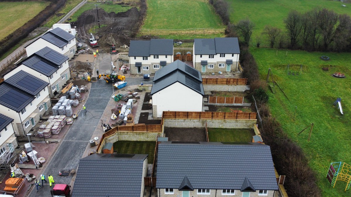 South Lakes Housing Development Team (@slhdevelopment) on Twitter photo 🏠Our development at Boon Town, Burton-in-Kendal is nearing completion! We still have some 3 -bed shared ownership homes for sale!
♻️💡Homes are A rated for energy efficiency
🔑Not limited to 1st time buyers (some restrictions apply)
💬Find out more- sales@southlakeshousing.co.uk 🏠Our development at Boon Town, Burton-in-Kendal is nearing completion! We still have some 3 -bed shared ownership homes for sale!
♻️💡Homes are A rated for energy efficiency
🔑Not limited to 1st time buyers (some restrictions apply)
💬Find out more- sales@southlakeshousing.co.uk