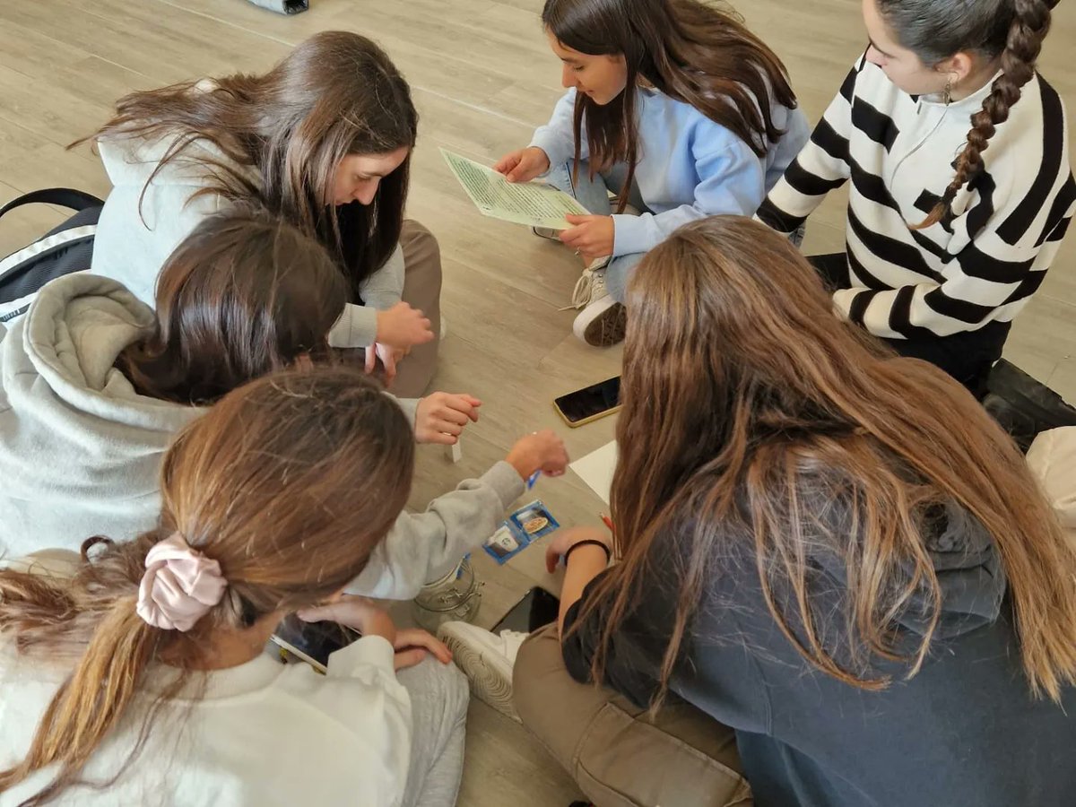 epiasabadell's tweet photo. sobre la importància de mantenir una alimentació sana. Ha estat una experiència interactiva, on hem hagut de resoldre per equips fins a 5 reptes relacionats amb el menjar processat.
L'alimentació, clau per tenir una bona salut!
#2NESOPIASABADELL
#SECUNDÀRIAPIASABADELL https://t.co/ElnN8lUPR8