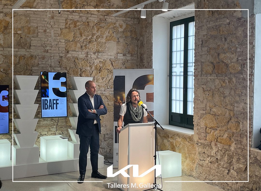 KiaMGallego's tweet photo. Esta mañana, en la rueda de prensa del #IBAFF13 en el Cuartel de Artillería presentada por el concejal de Cultura, Turismo y Deportes, Pedro García Rex y el director del @festivalibaff, Jesús de la Peña.

Un años más, somos el Vehículo Oficial del festival❤️ https://t.co/iBccxDsiNv