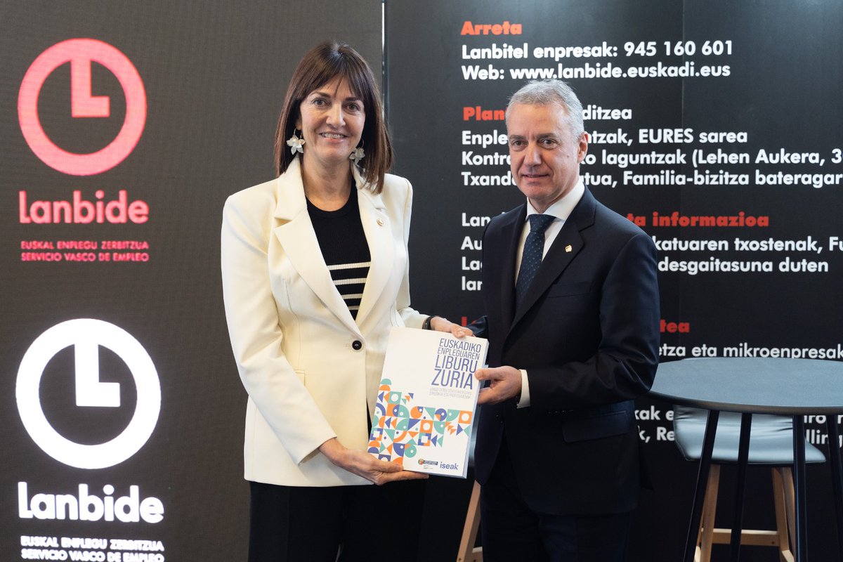 📘 Idoia Mendiak Enpleguaren Liburu Zuria eman dio Iñigo Urkulluri #WORKinlan Summiten.

📘 Idoia Mendia entrega el Libro Blanco del Empleo a Iñigo Urkullu en #WORKinlan Summit.

📘 Idoia Mendia gives the White Book on Employment to Iñigo Urkullu at the #WORKinlan Summit.