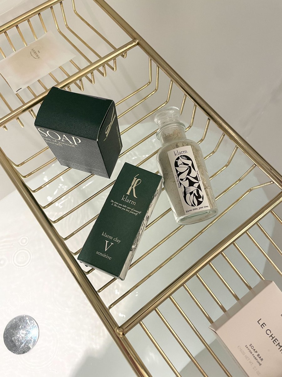 klarmclay's tweet photo. Weekend clay self-care 🪐

肌寒い時期が続く今、ミネラルの塊であるクレイをつかったクレイバスをお試しあれ。

<クレイバスの効果>
✔︎イオン交換作用*が働きクレイに含まれる豊富なミネラルを体内に吸収◎
✔︎血行・リンパの促進
✔︎デトックス https://t.co/2uT1AMOxoO